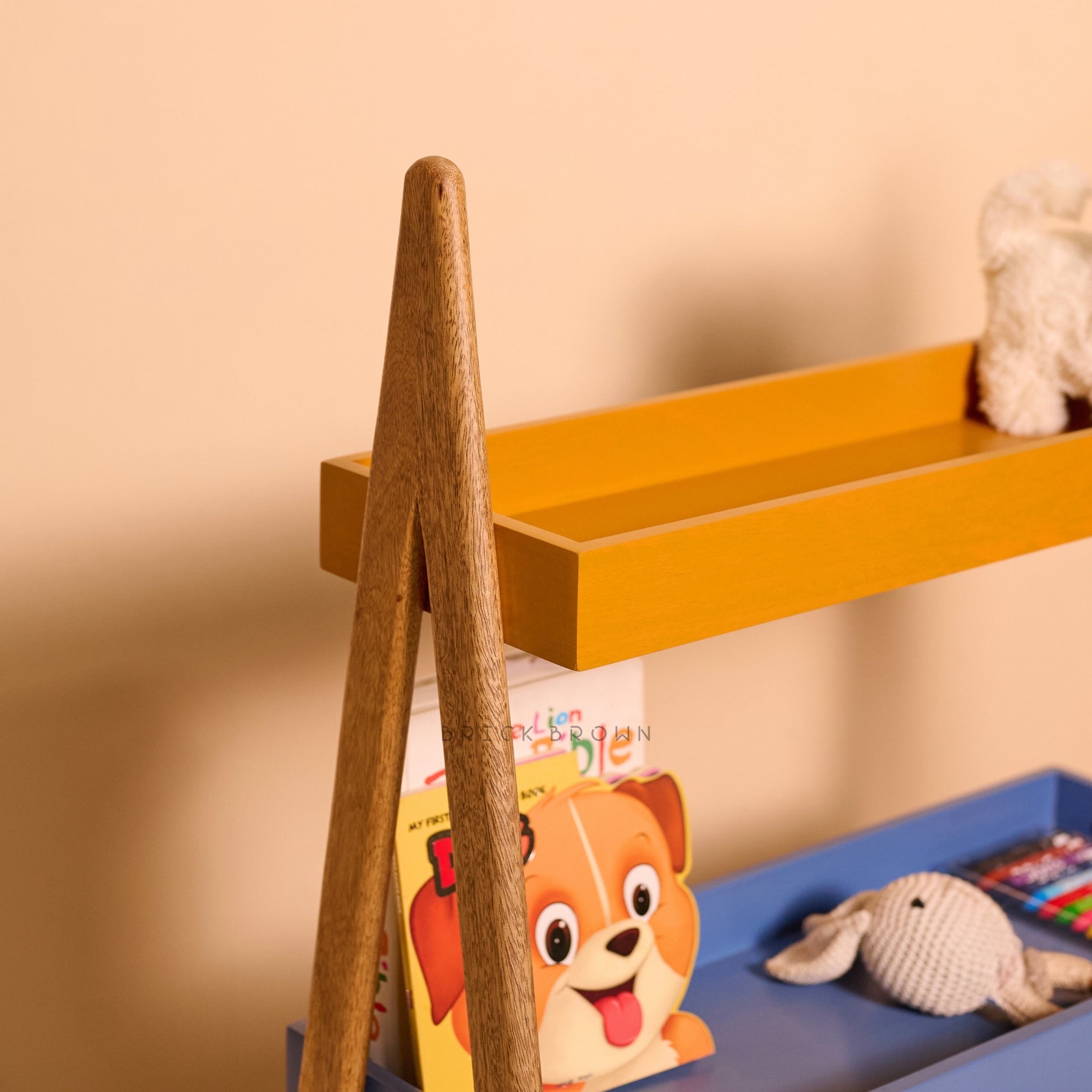 Peek-a-Boo Organizer