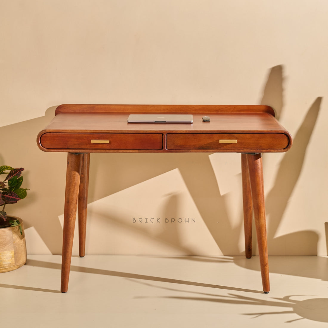 Elan Desk
