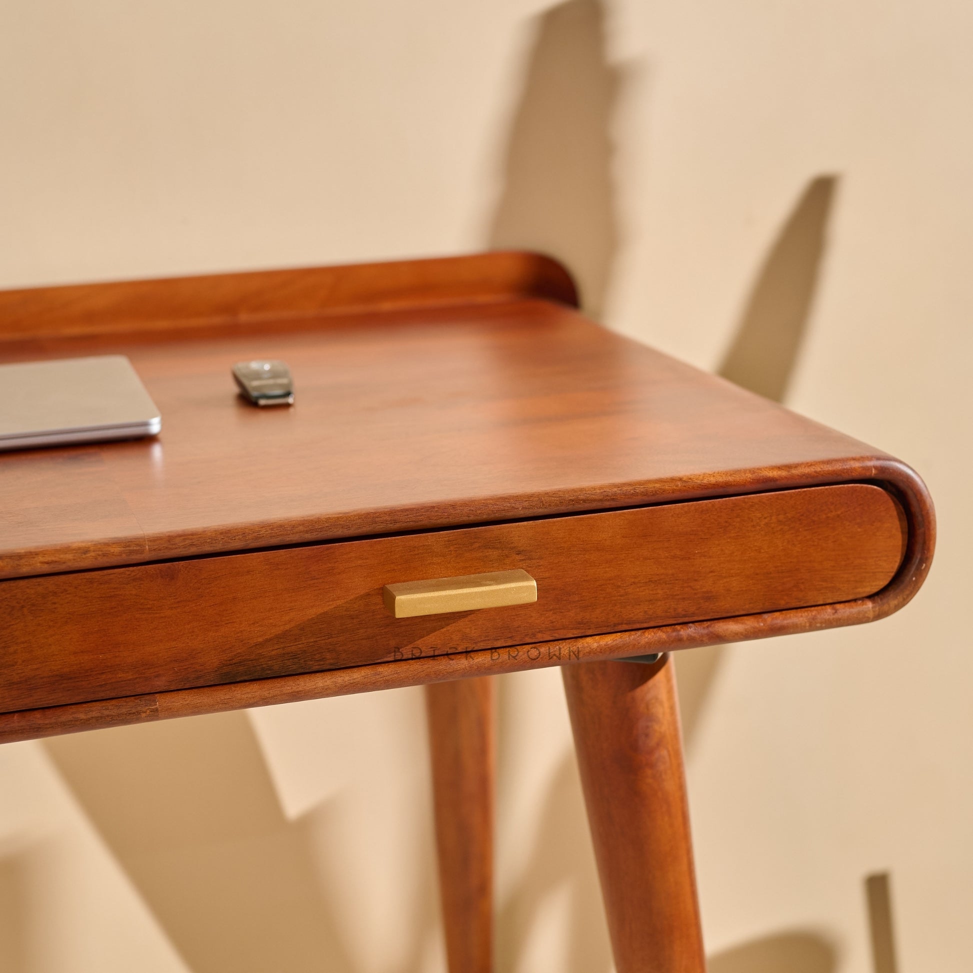 Elan Desk