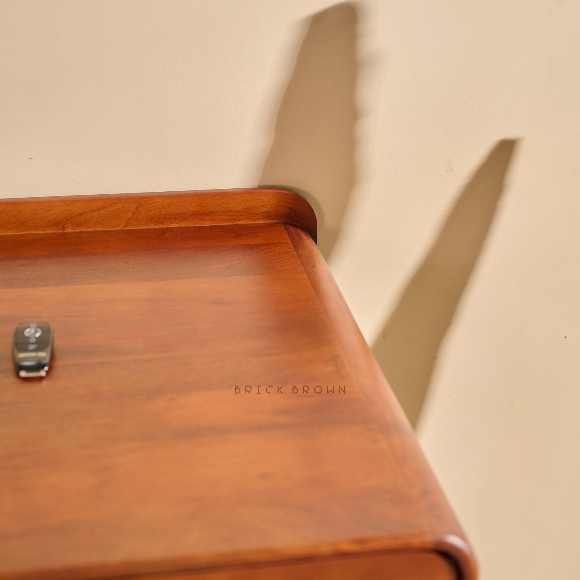 Elan Desk