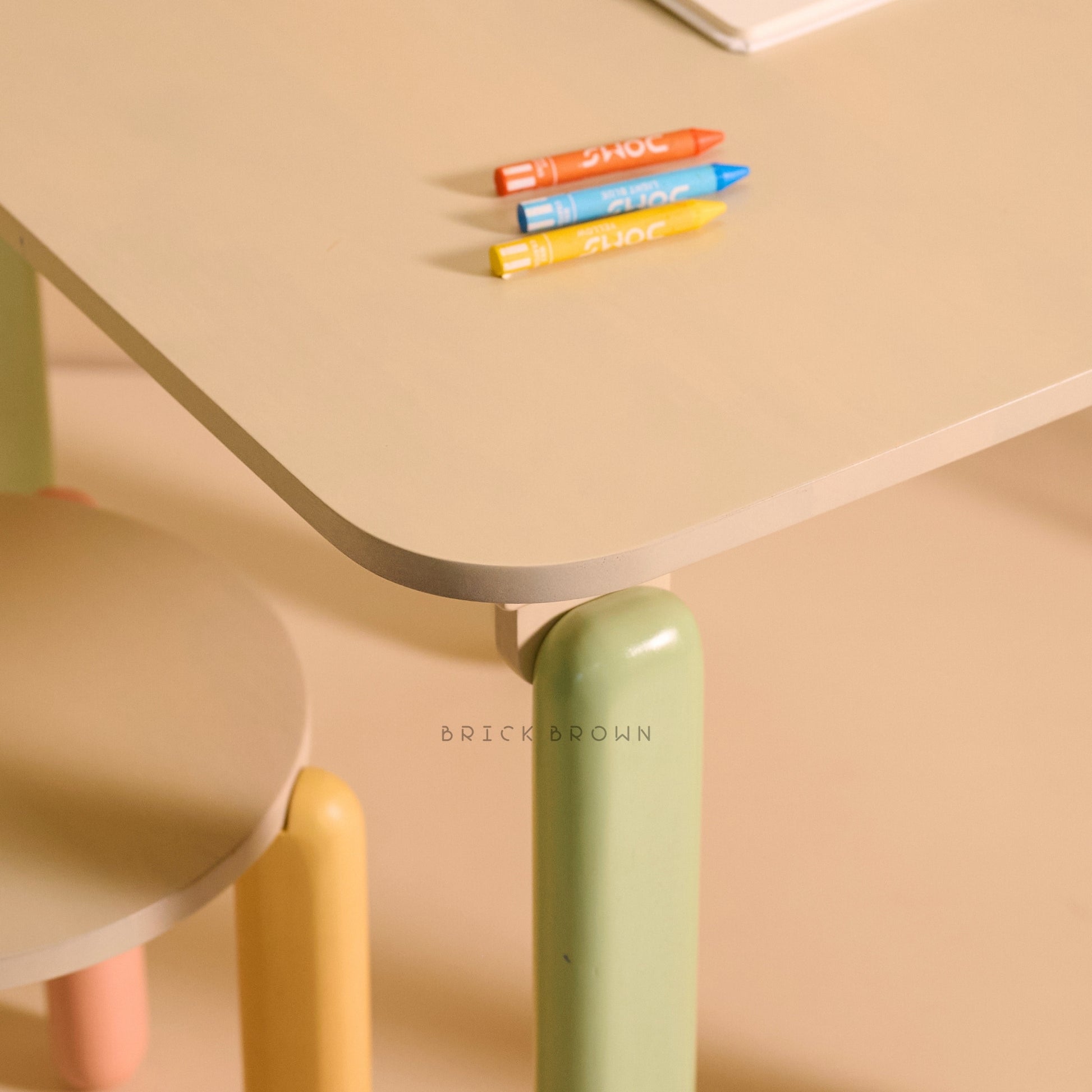 Bubblegum Desk with Chair