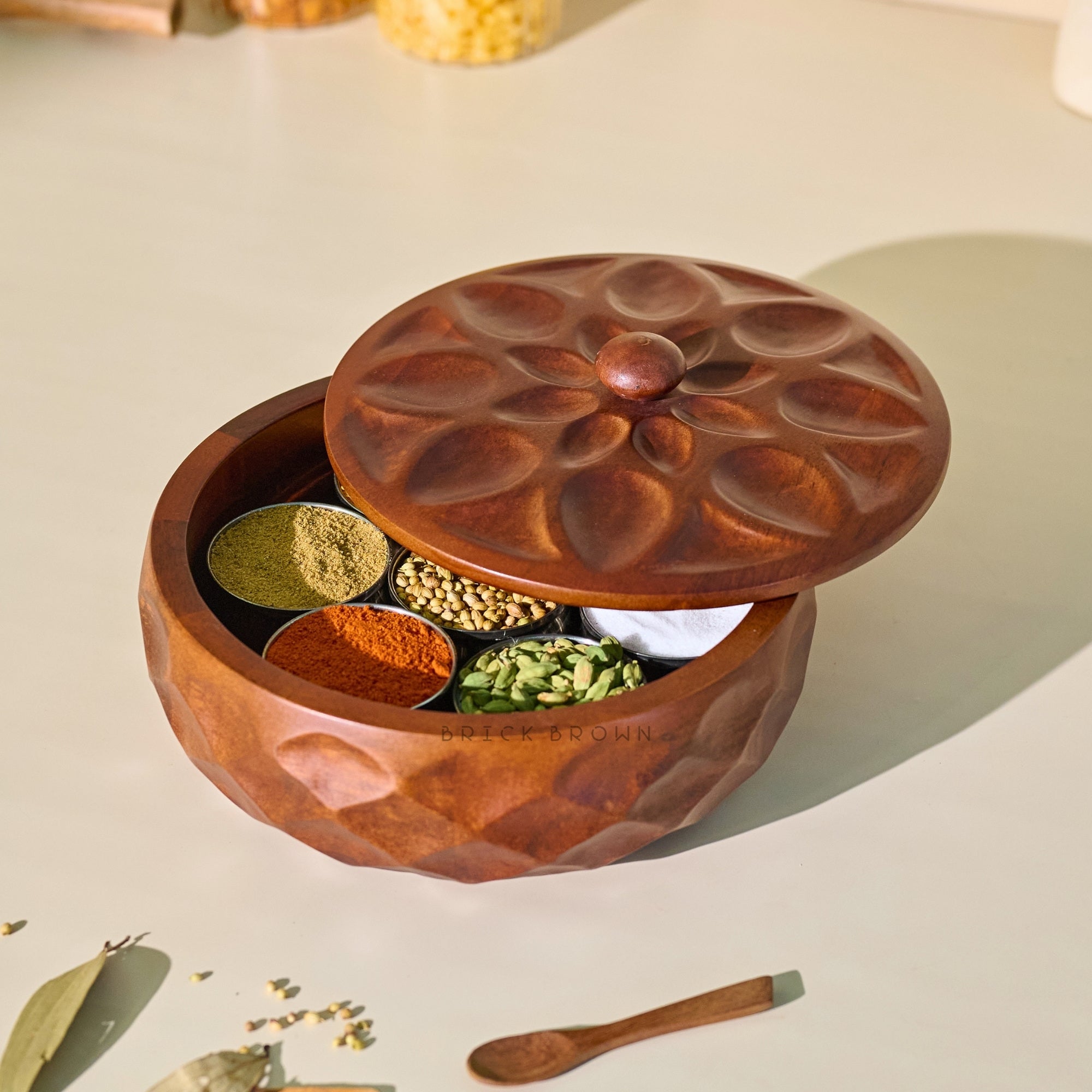 Saku Masala Box